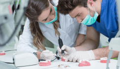 Einzigartige Fortbildung: Geprüfter kieferorthopädischer Zahntechniker