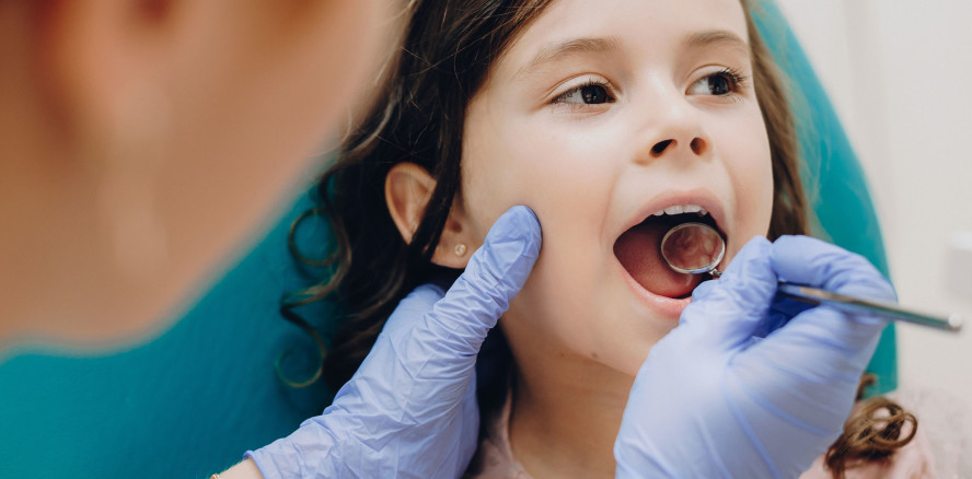 Angst ade durch Kinderfernsehen auf dem Zahnarztstuhl?