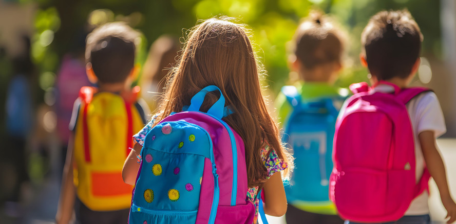 Kind hat Hitzefrei: Was gilt jetzt für berufstätige Eltern?