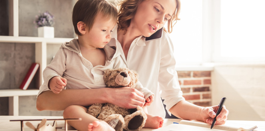 Urteil: Krankes Kind am Arbeitsplatz ist kein Kündigungsgrund