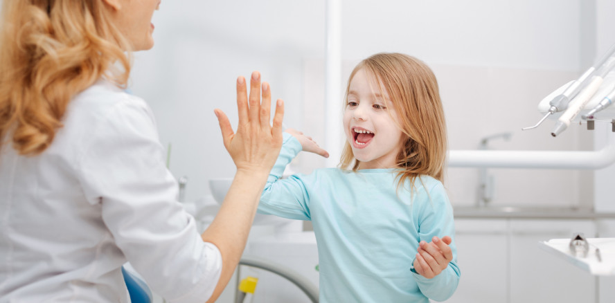 Kinder und Jugendliche beim Zahnarzt: Normalität ist das Ziel