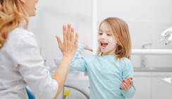Kinder und Jugendliche beim Zahnarzt: Normalität ist das Ziel