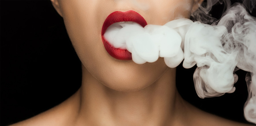 Blauer Dunst: Rauchen schadet Zähnen und Zahnfleisch