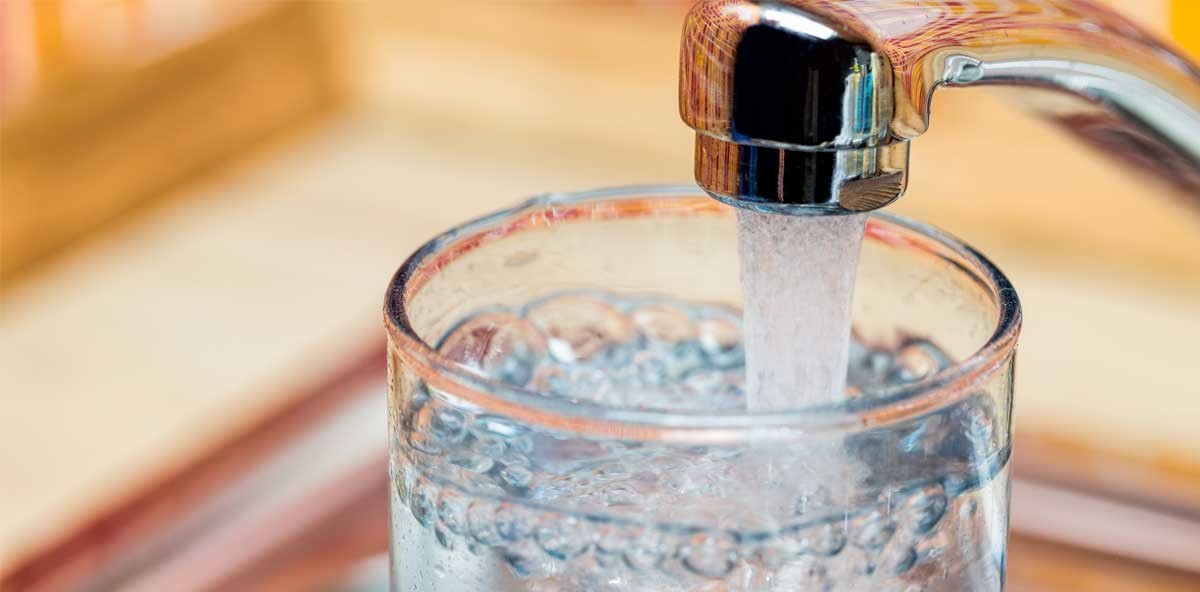 Schützt mit Fluorid versetztes Leitungswasser vor Karies?
