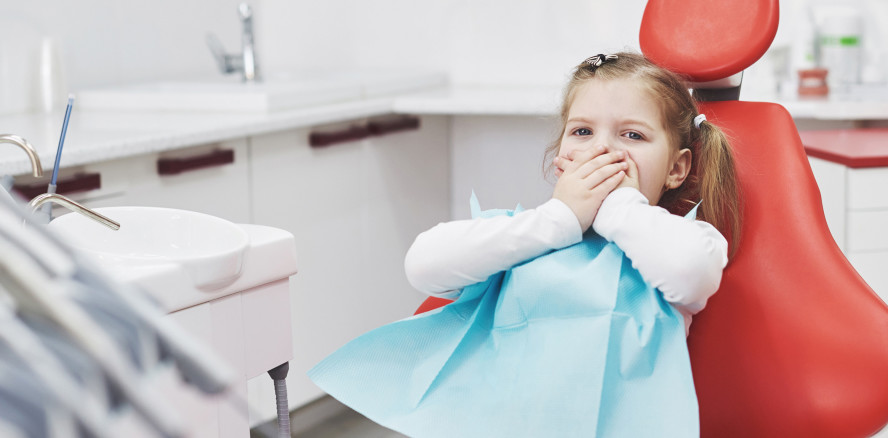 Tragisch: Fünfjährige fängt auf Zahnarztstuhl Feuer