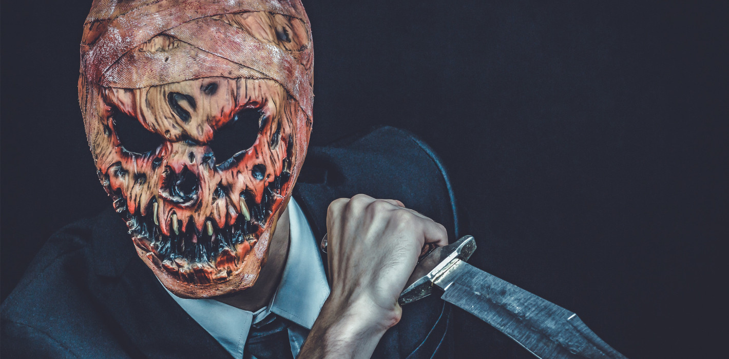 Künstler designt Halloween-Maske gespickt mit Zähnen