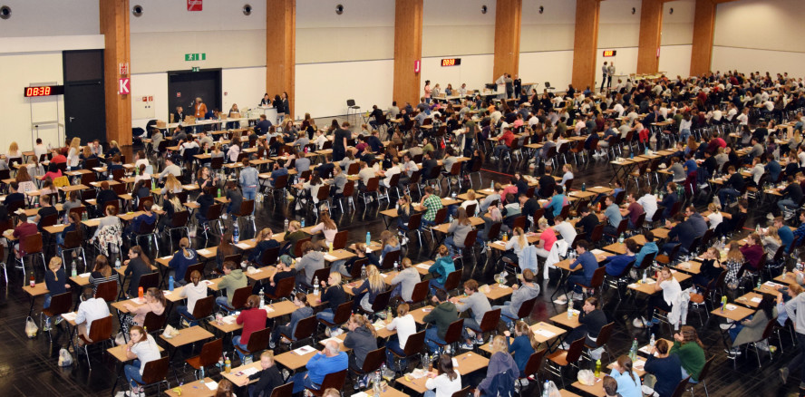 12.552 stellen sich Aufnahmetests für Zahn- und Humanmedizin