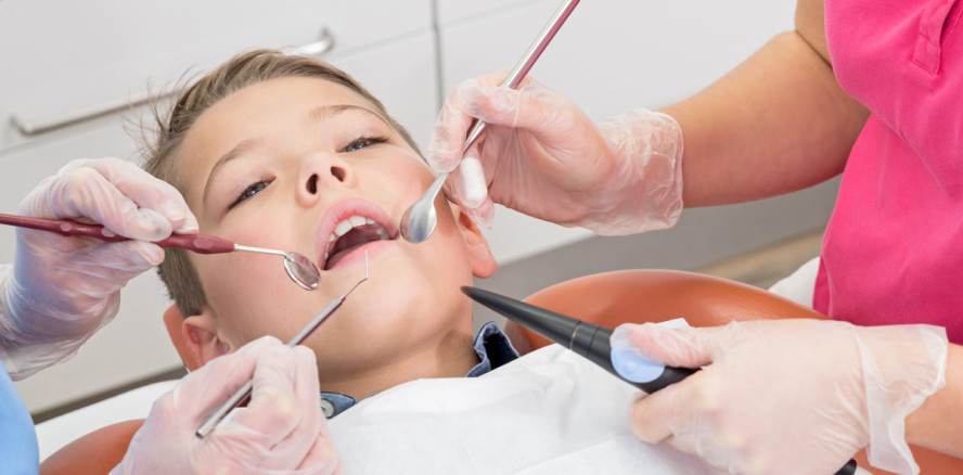 Milchzähne fehlerhaft beschliffen – 2.000 Euro Schmerzensgeld