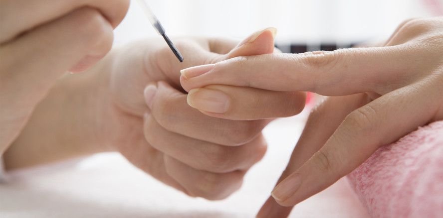 Beautytrend: Zähne zeigen – aber mit den Fingern