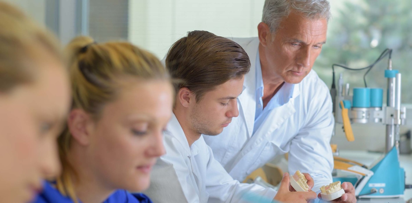 Performance Management im Labor – Mitarbeitende entwickeln und befähigen