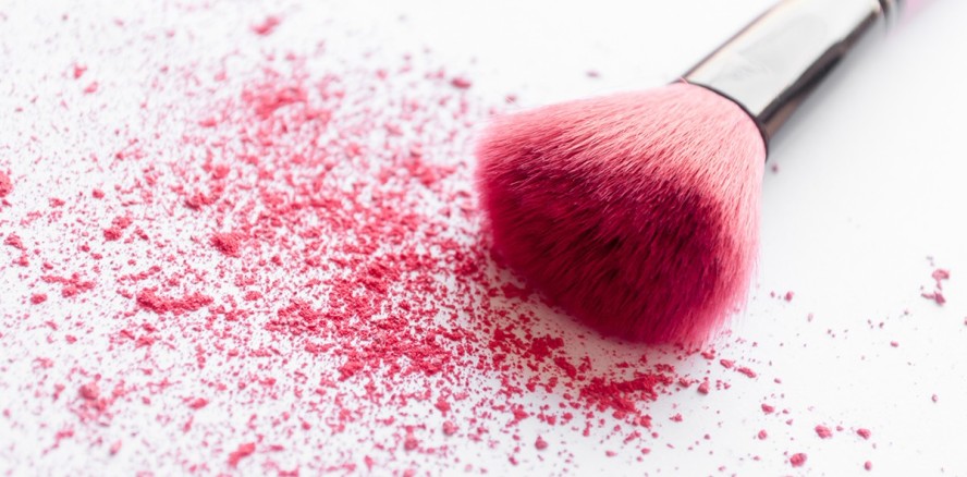Make-up: In Pinseln und Schwämmen bilden sich Keime