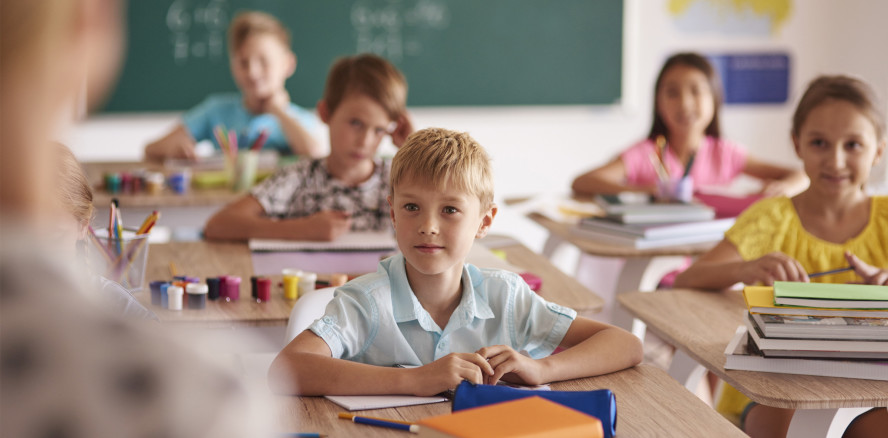 Aufklärung in Schulen zum Thema Mundhygiene: 5! Setzen!