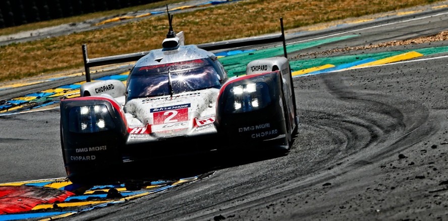 Porsche gewinnt das härteste Rennen der Welt