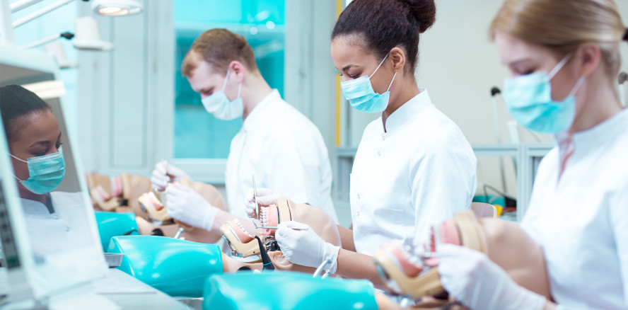 Präventionsprojekt für Zahnis soll Rückenschmerzen vorbeugen