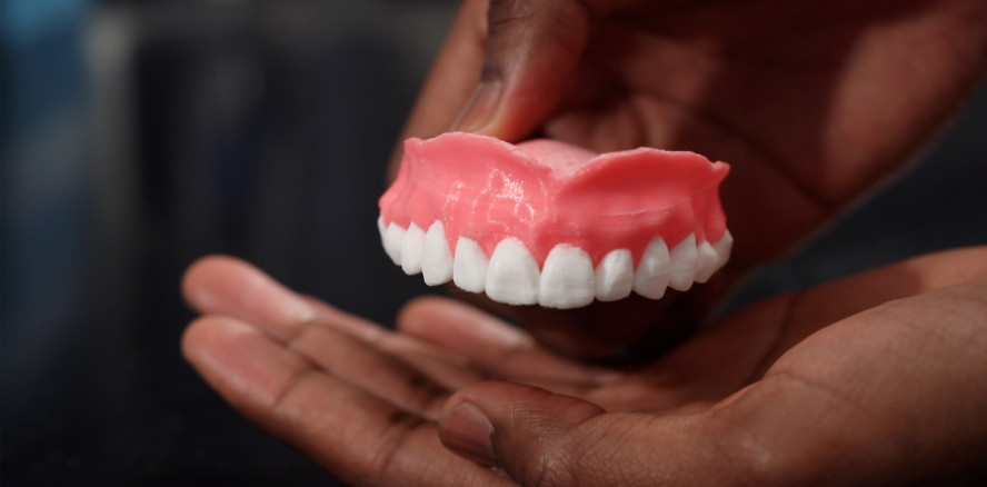 Totalprothesen aus dem 3-D-Drucker sollen Infektionen verhindern