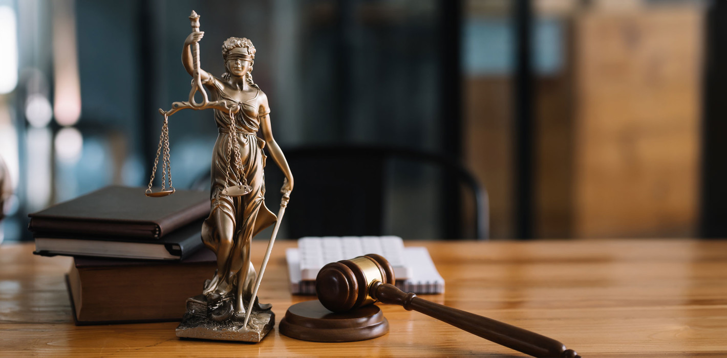 Prozess um Tod beim Zahnarzt – Geld- & Bewährungsstrafe gefordert