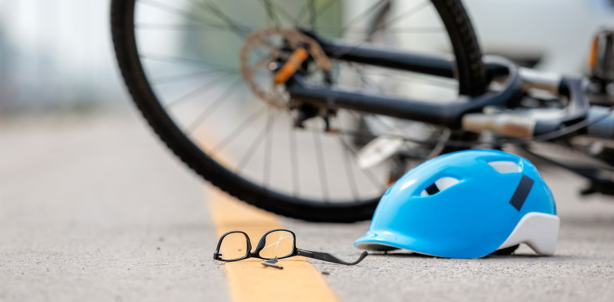 Ausgeschmuggelt: Radfahrer verliert bei Unfall nicht nur Zähne