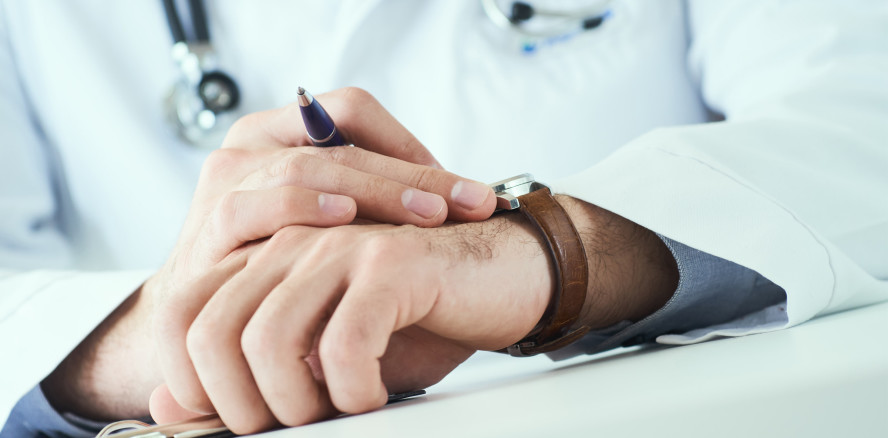 Ärzte haben die längsten Arbeitszeiten im Gesundheitswesen