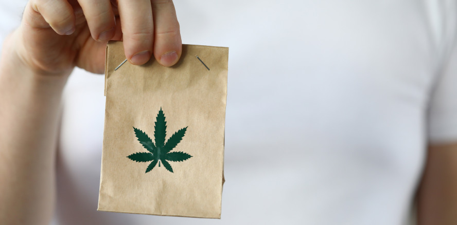 Studie: Ist Kiffen effektiver als Zähneputzen?