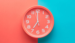 An der Uhr gedreht: Wie Zeit das Arbeitsgedächtnis beeinflusst