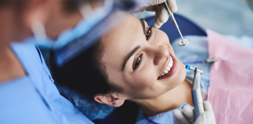 Zahnreinigung bei Jung und Alt gleichermaßen beliebt