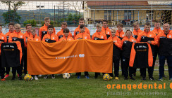 orangedental sponsert dem Fußballclub FC ZWK Nebra neue Jacken