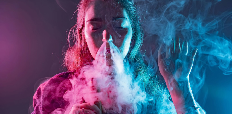 Erhöhtes Kariesrisiko durch regelmäßiges Dampfen