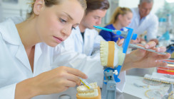 Ausbildungsvergütung: Anpassung im Zahntechnikhandwerk
