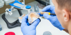 Zahntechnik: Mehr Bewusstsein für Gefährdungen schaffen