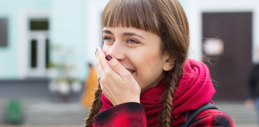 Aktuelle Umfrage: Jeder Fünfte findet seine Zähne nicht schön