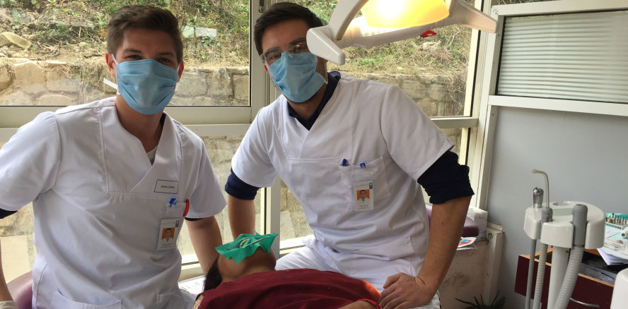 Zahnarzt-Helden: Behandlungseinheiten für Nepal