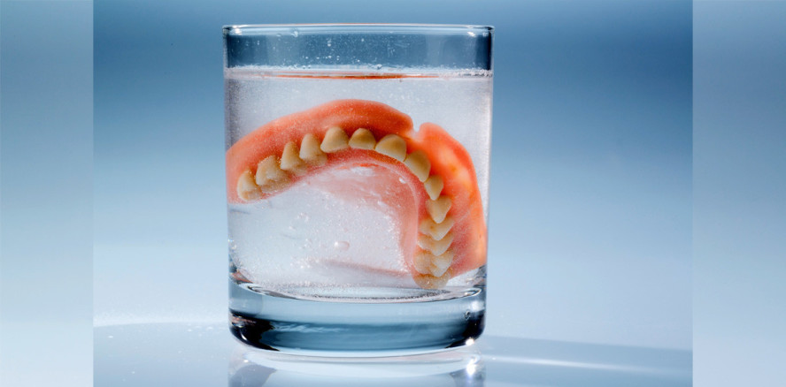 2.000 Zahnprothesen gehen jährlich in britischen Kliniken verloren