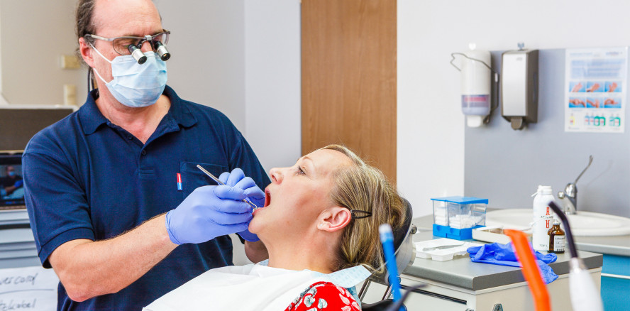 Studie: Zahntouristen sparen in Ungarn im Schnitt 7.200 Euro