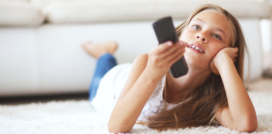 Forscher warnen: Zu hoher TV-Konsum schadet Kinderzähnen