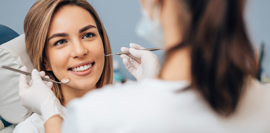 Patienten sind mit der Behandlung ihrer Zahnärzte sehr zufrieden