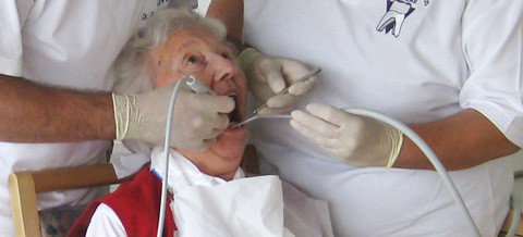 Eine professionelle Zahnreinigung alle drei Monate ist effektiv