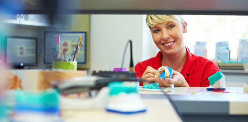 „Labor sucht Zahnarzt für Patienten!“