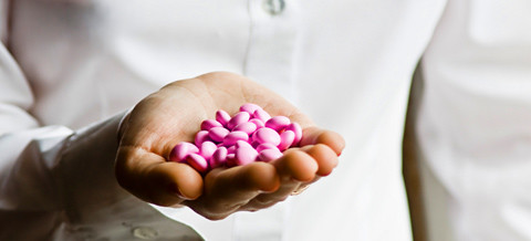 Trockener Mund: Zusammenhang mit Mehrfachmedikationen