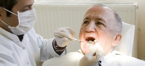 Pilotprojekt: Alterszahnheilkunde - Zahnärzte können jetzt zu den Senioren kommen