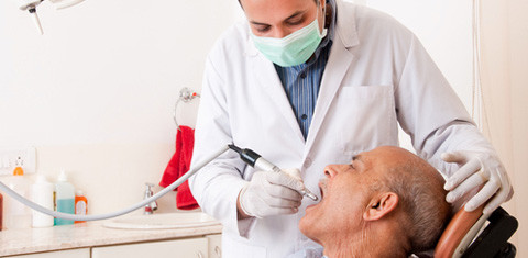 Anspruch auf professionelle Reinigung von Implantaten?