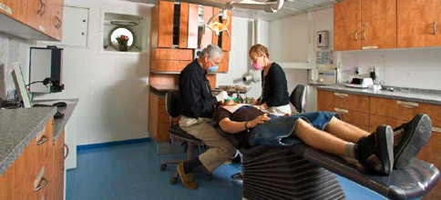 Ausstattung für „schwimmende Zahnarztpraxis“