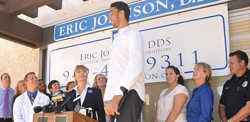 Größter Mann der Welt erhält Rundum-Zahnbehandlung