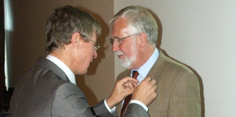 Hohe Ehrung für Prof. Dr. Heinrich von Schwanewede
