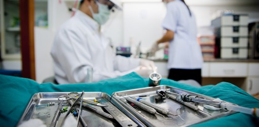 Jeder vierte Kassenpatient bezahlt beim Arzt selbst