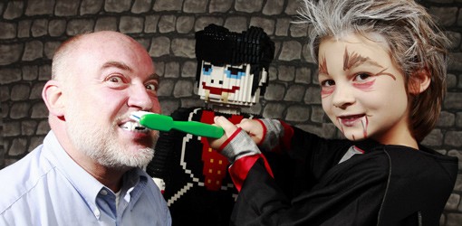 Gemeinsame Halloween Aktion für gesunde Kinderzähne in Berlin