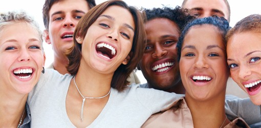 Lachen mit offenem Mund ist am lustigsten