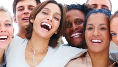 Lachen mit offenem Mund ist am lustigsten