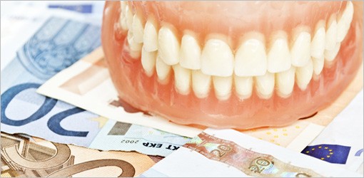 Verfärbte Zahnprothese: Nur zwei Jahre Anspruch