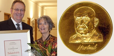 Auszeichnung für Verdienste zur Förderung der Prophylaxe: Dr. Christiane Goepel erhält die Tholuck-Medaille 2009!