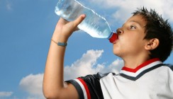 Wasser mit Fluorid gegen Zahnschäden
